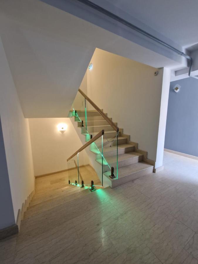 Apart Hotel Fusion Tower Jászvásár Kültér fotó